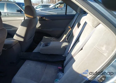 2002 Toyota Camry Le z USA, uszkodzony, nr VIN 4T1BE32K92U569527